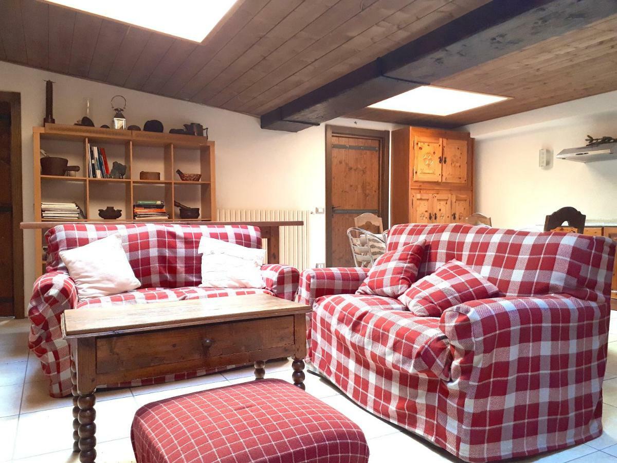 Chez Soi Taverna Alloggio A Courmayeur Bagian luar foto