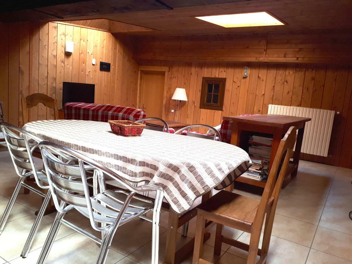 Chez Soi Taverna Alloggio A Courmayeur Bagian luar foto