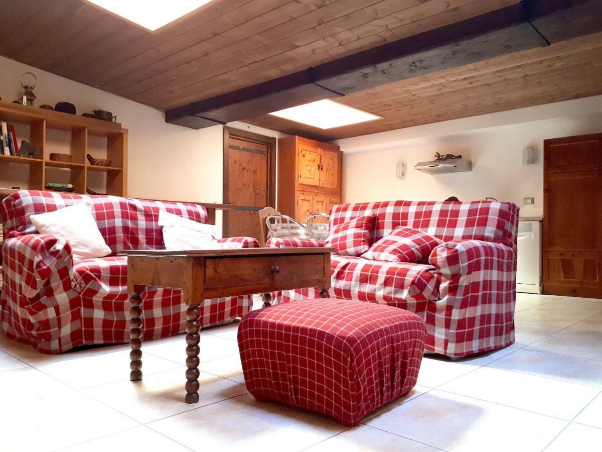 Chez Soi Taverna Alloggio A Courmayeur Bagian luar foto
